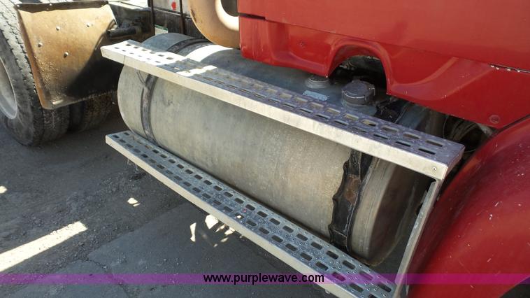 image for item K5109 2000 Sterling AT9513 semi truck