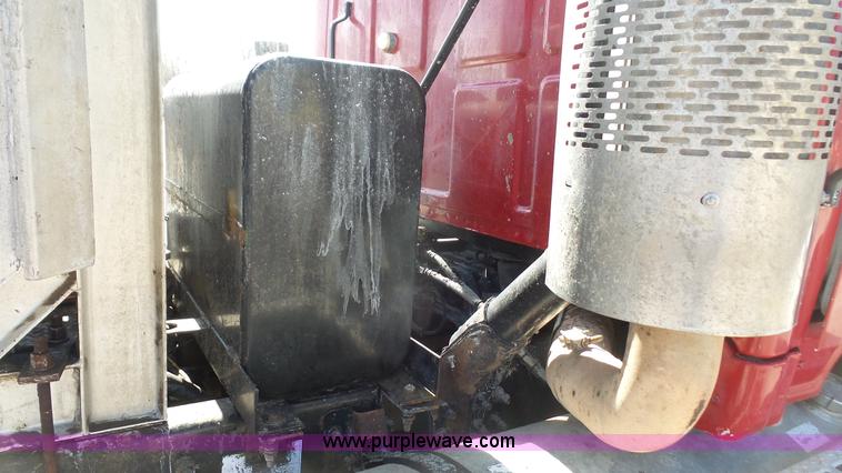 image for item K5109 2000 Sterling AT9513 semi truck