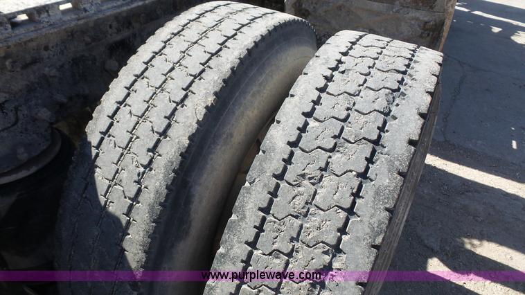 image for item K5109 2000 Sterling AT9513 semi truck