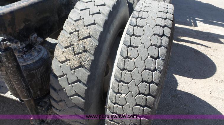 image for item K5109 2000 Sterling AT9513 semi truck