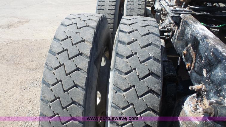 image for item K5109 2000 Sterling AT9513 semi truck