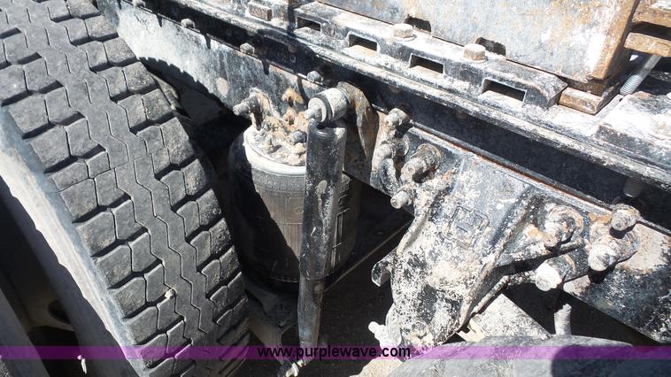 image for item K5109 2000 Sterling AT9513 semi truck