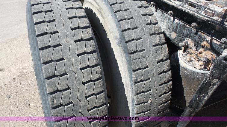 image for item K5109 2000 Sterling AT9513 semi truck