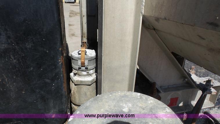 image for item K5109 2000 Sterling AT9513 semi truck