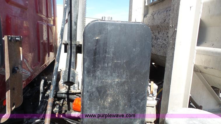 image for item K5109 2000 Sterling AT9513 semi truck