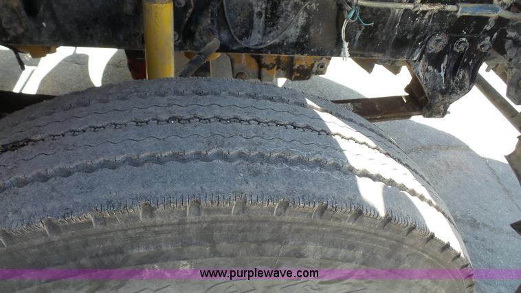 image for item K5109 2000 Sterling AT9513 semi truck