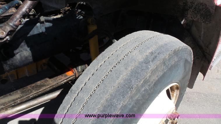 image for item K5109 2000 Sterling AT9513 semi truck