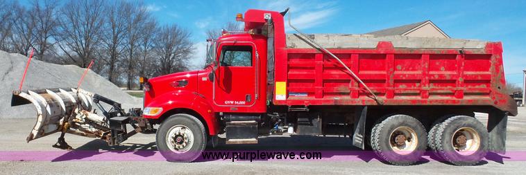 image for item K5115 2007 Peterbilt 335 dump truck