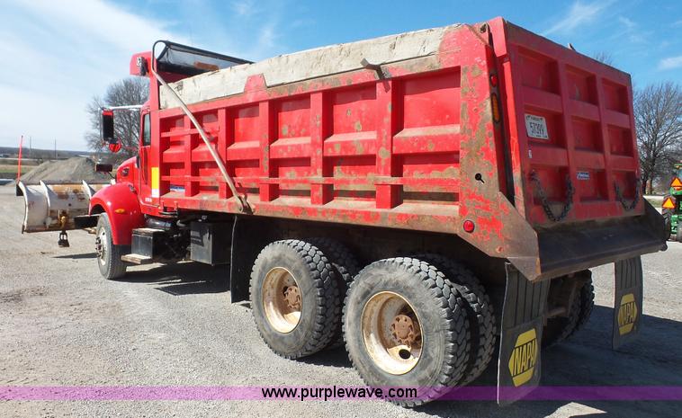 image for item K5115 2007 Peterbilt 335 dump truck