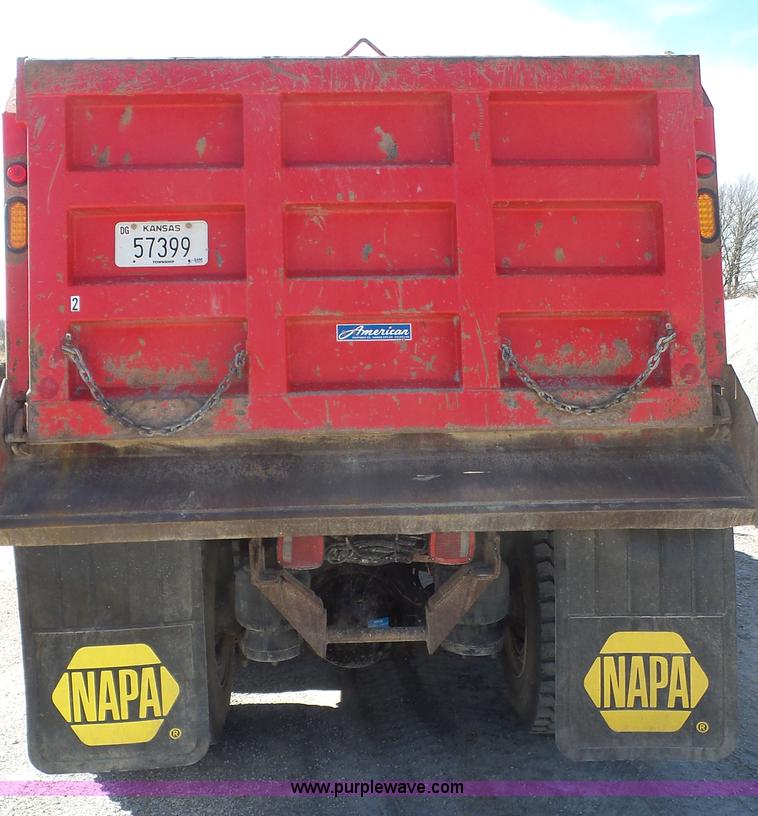 image for item K5115 2007 Peterbilt 335 dump truck