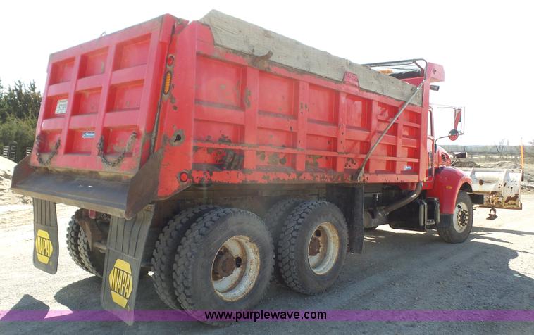 image for item K5115 2007 Peterbilt 335 dump truck