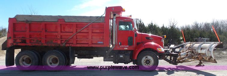 image for item K5115 2007 Peterbilt 335 dump truck