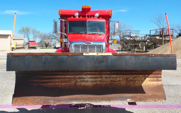 image for item K5115 2007 Peterbilt 335 dump truck