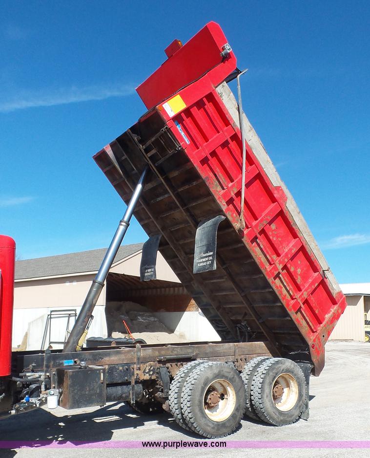 image for item K5115 2007 Peterbilt 335 dump truck