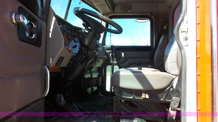 image for item K5115 2007 Peterbilt 335 dump truck