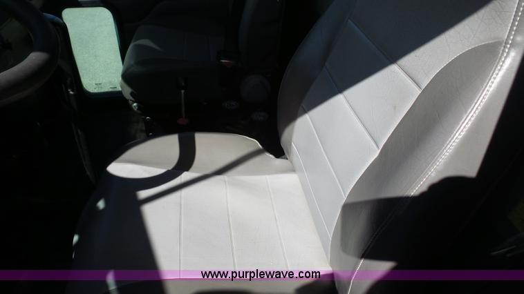 image for item K5115 2007 Peterbilt 335 dump truck