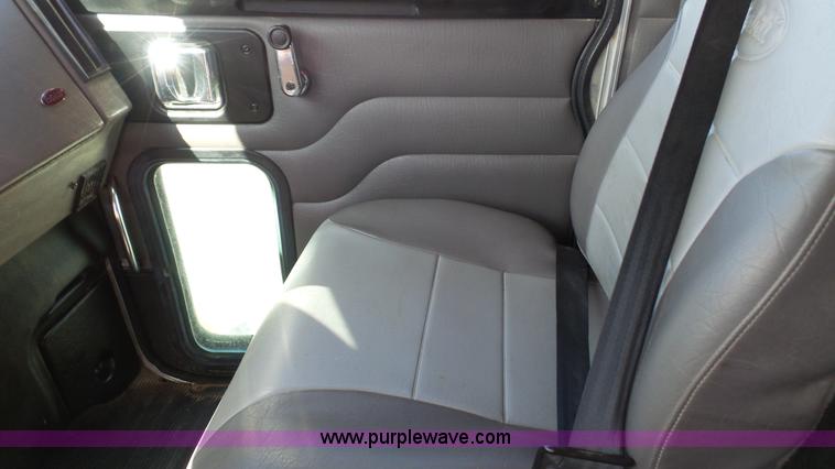 image for item K5115 2007 Peterbilt 335 dump truck