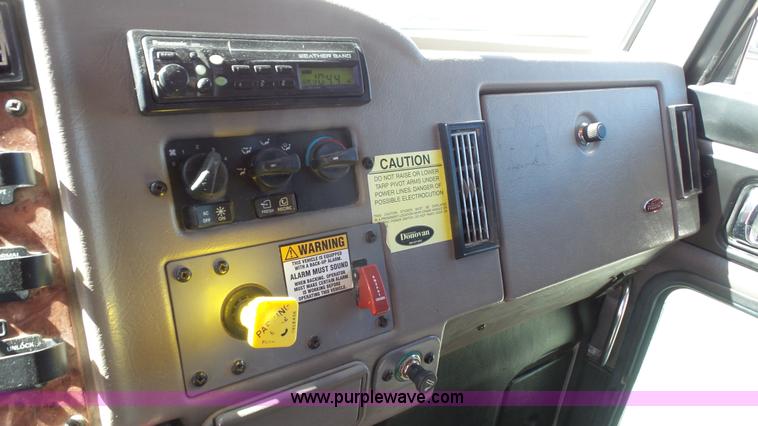 image for item K5115 2007 Peterbilt 335 dump truck