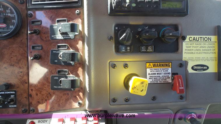 image for item K5115 2007 Peterbilt 335 dump truck