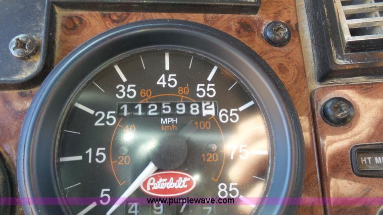 image for item K5115 2007 Peterbilt 335 dump truck