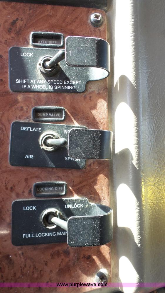 image for item K5115 2007 Peterbilt 335 dump truck