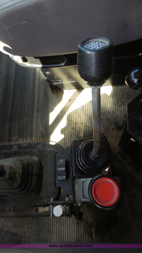 image for item K5115 2007 Peterbilt 335 dump truck