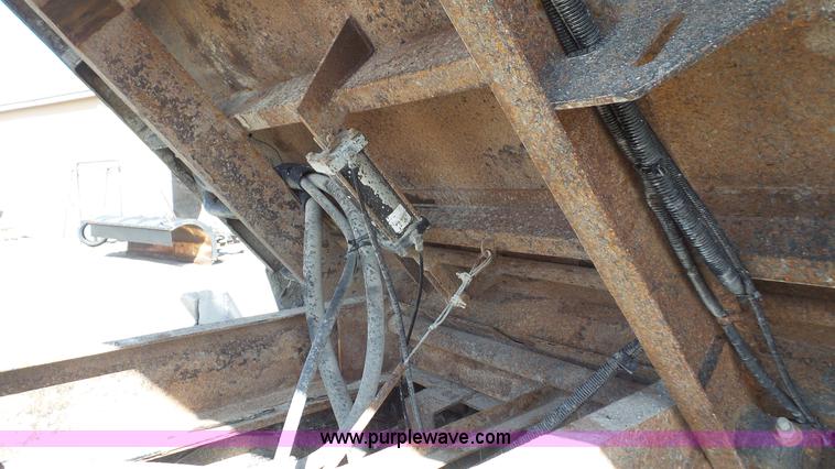 image for item K5115 2007 Peterbilt 335 dump truck