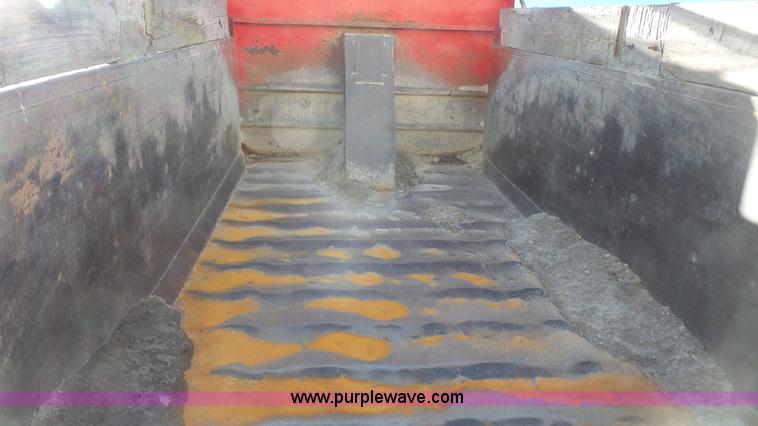 image for item K5115 2007 Peterbilt 335 dump truck