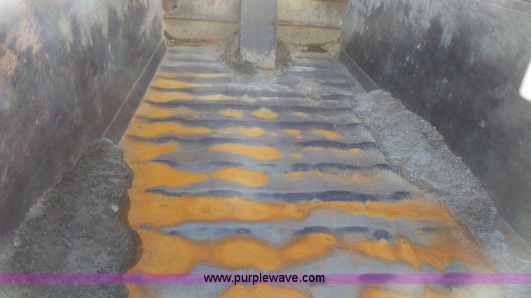 image for item K5115 2007 Peterbilt 335 dump truck