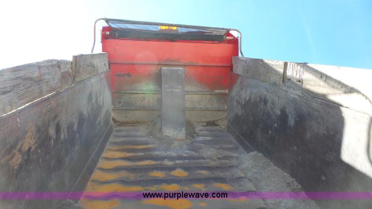 image for item K5115 2007 Peterbilt 335 dump truck