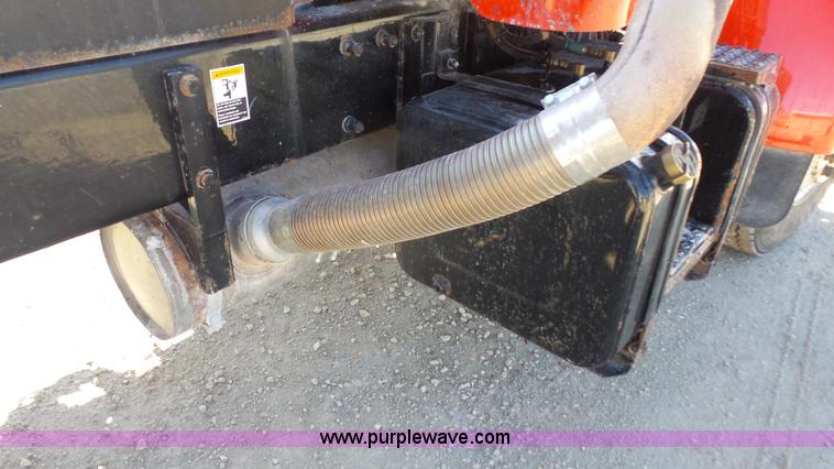 image for item K5115 2007 Peterbilt 335 dump truck