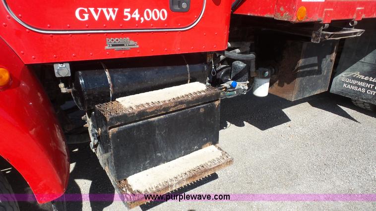 image for item K5115 2007 Peterbilt 335 dump truck