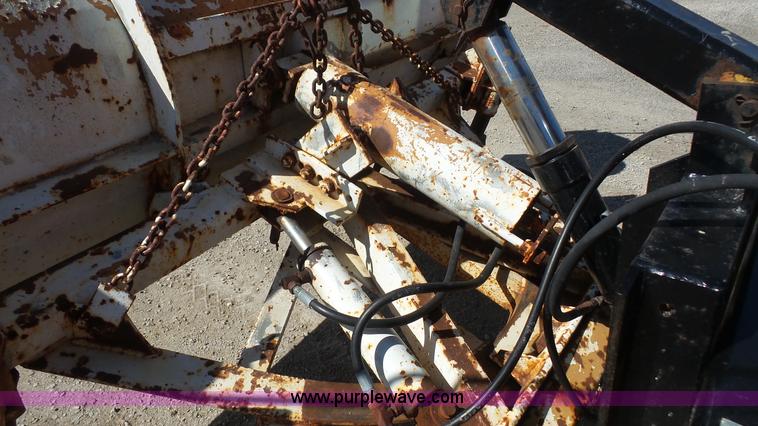 image for item K5115 2007 Peterbilt 335 dump truck