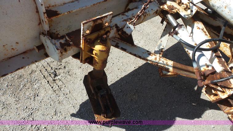 image for item K5115 2007 Peterbilt 335 dump truck