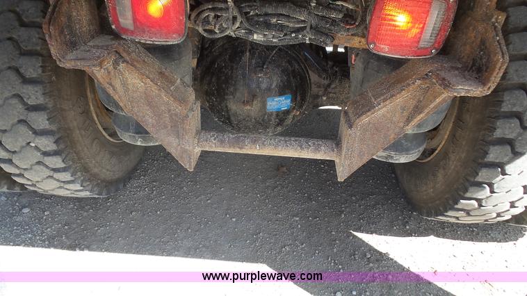 image for item K5115 2007 Peterbilt 335 dump truck