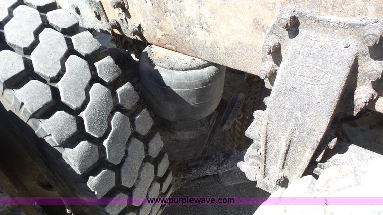 image for item K5115 2007 Peterbilt 335 dump truck