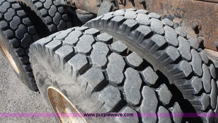 image for item K5115 2007 Peterbilt 335 dump truck