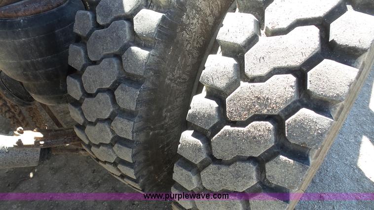 image for item K5115 2007 Peterbilt 335 dump truck