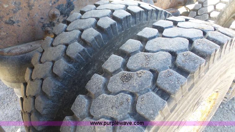 image for item K5115 2007 Peterbilt 335 dump truck