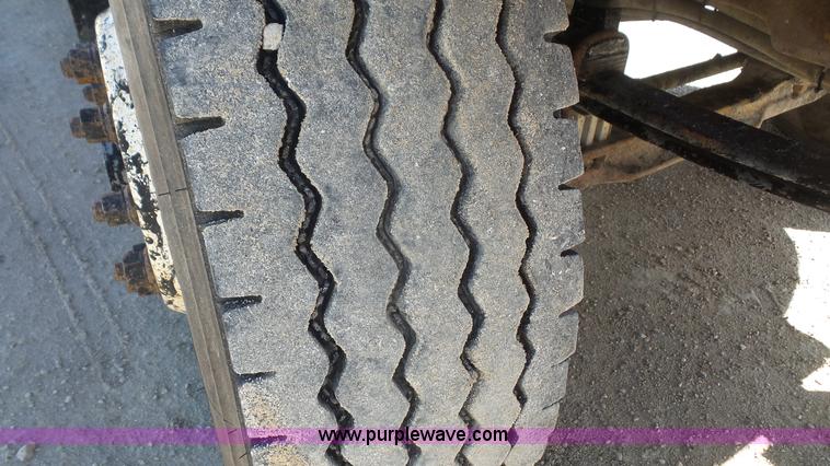 image for item K5115 2007 Peterbilt 335 dump truck