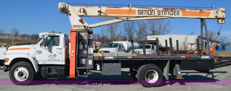 image for item K5453 1995 Ford F800 crane truck