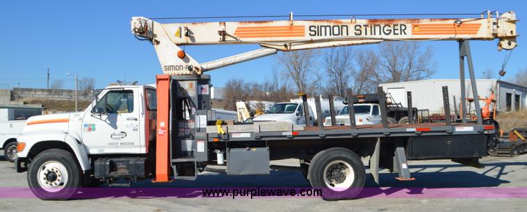 image for item K5453 1995 Ford F800 crane truck