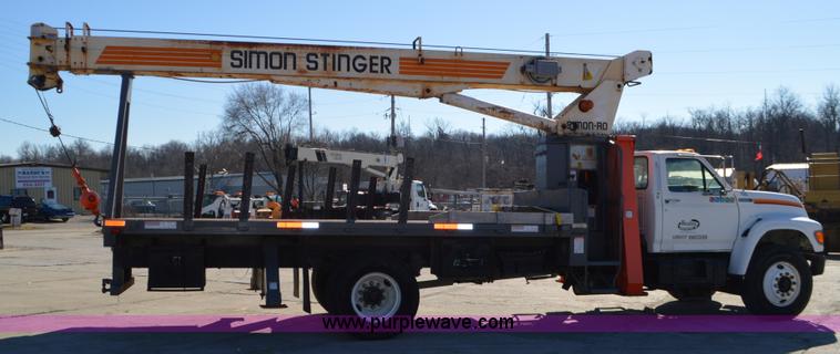 image for item K5453 1995 Ford F800 crane truck