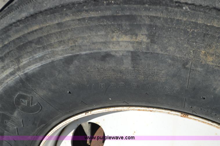 image for item K5453 1995 Ford F800 crane truck