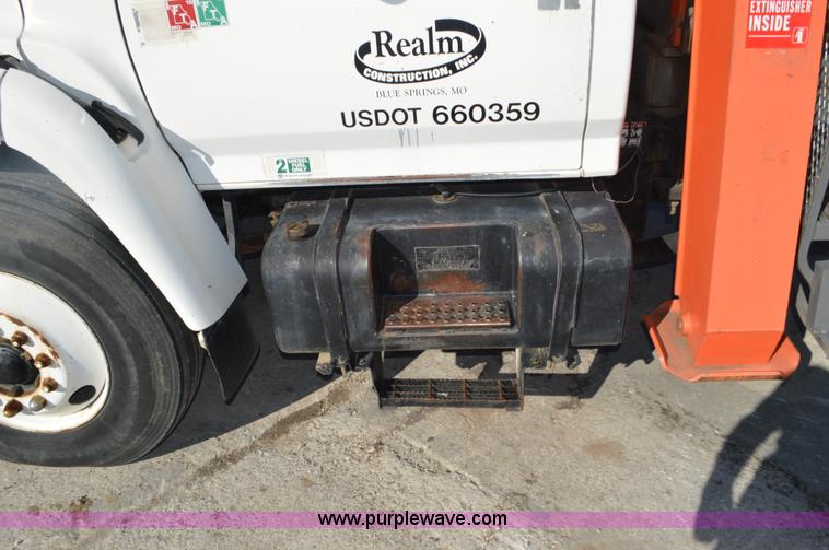 image for item K5453 1995 Ford F800 crane truck