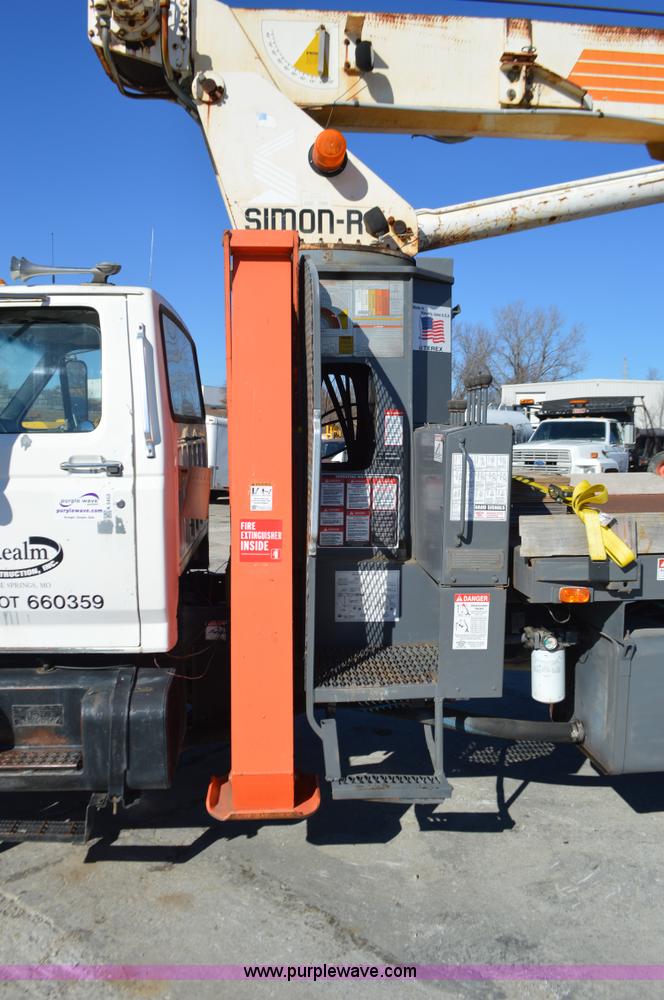 image for item K5453 1995 Ford F800 crane truck