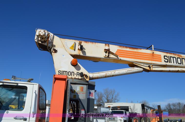 image for item K5453 1995 Ford F800 crane truck