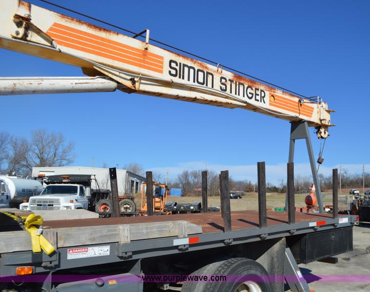 image for item K5453 1995 Ford F800 crane truck