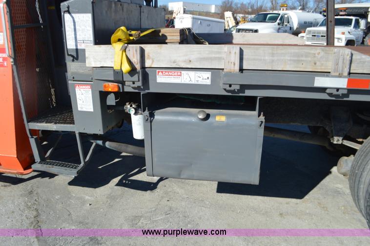 image for item K5453 1995 Ford F800 crane truck