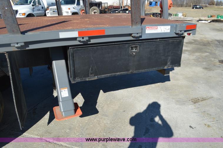 image for item K5453 1995 Ford F800 crane truck